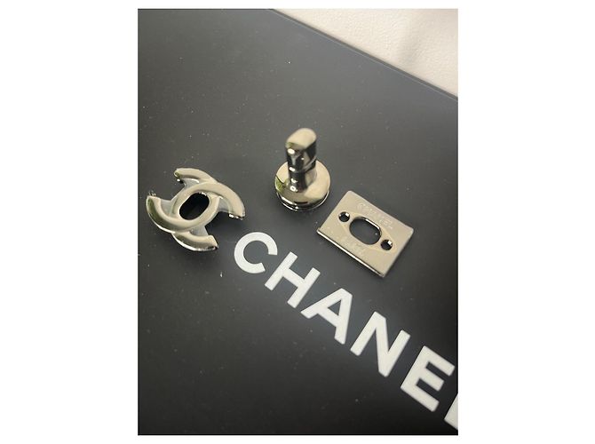 Chiusura originale Chanel per borsa Timeless Argento - vista 9
