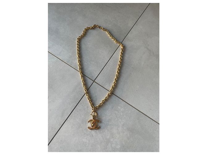 Collana Chanel con chiusura CC oro Gold hardware - vista 2
