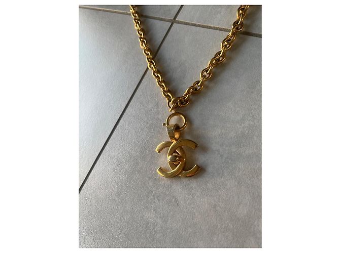 Collana Chanel con chiusura CC oro Gold hardware - vista 3