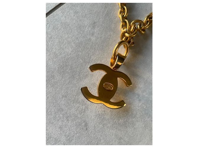 Collana Chanel con chiusura CC oro Gold hardware - vista 4