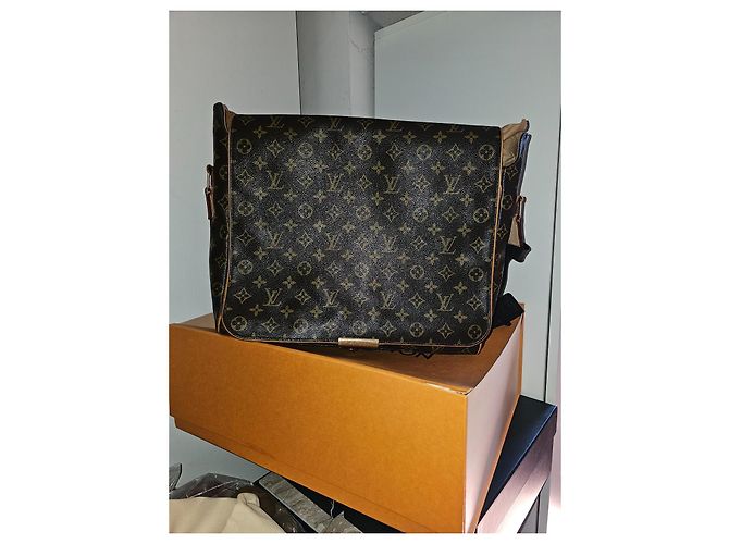 Borsa Messenger Louis Vuitton in Pelle Marrone Scuro - vista 2