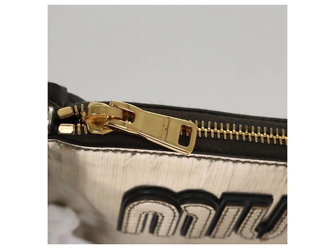 Borsa Clutch Miu Miu Smalto Oro Auth 107847 D'oro - vista 17