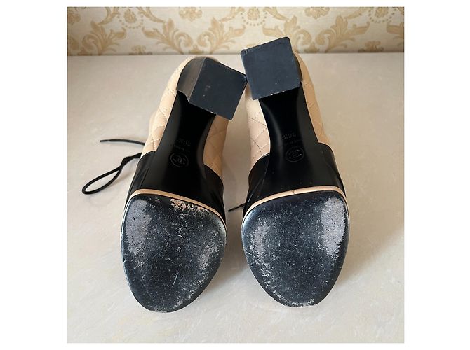 Stivaletti Chanel in pelle con lacci beige - vista 11