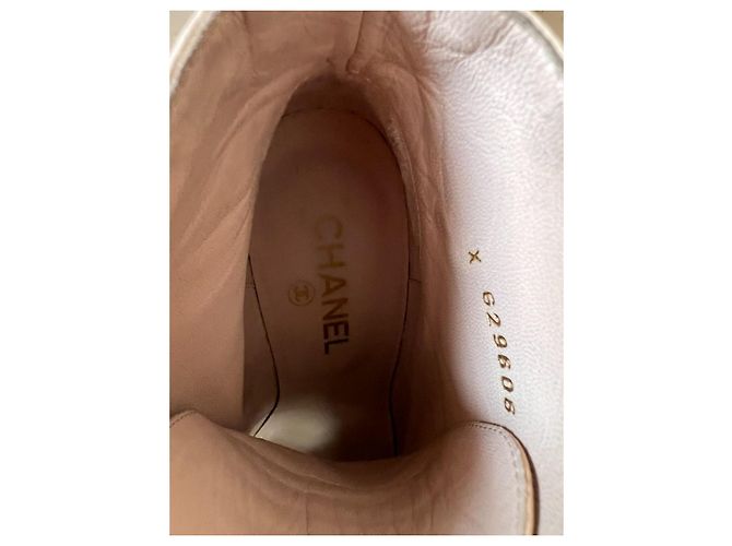 Stivaletti Chanel in pelle con lacci beige - vista 6