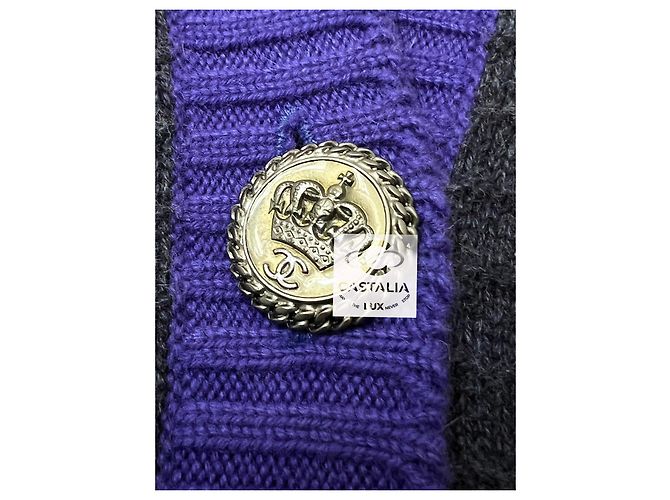 Chanel Cashmere-Cardigan mit CC Crown Knöpfen Paris / London - Ansicht 14