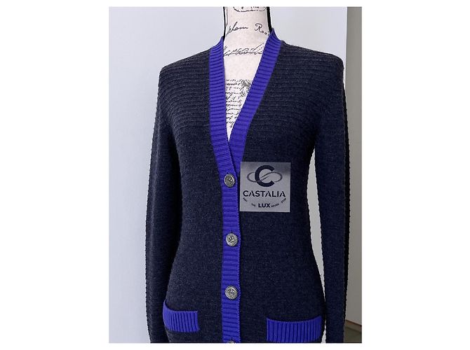 Chanel Cashmere-Cardigan mit CC Crown Knöpfen Paris / London - Ansicht 9