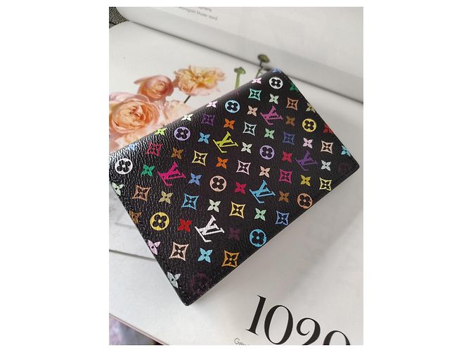 2025 Ed. Louis Vuitton x TM Funda de Pasaporte Takashi Murakami Negro Multicolor - vista 10