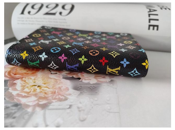 2025 Ed. Louis Vuitton x TM Funda de Pasaporte Takashi Murakami Negro Multicolor - vista 11