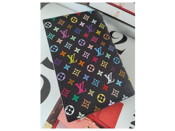 2025 Ed. Louis Vuitton x TM Funda de Pasaporte Takashi Murakami Negro Multicolor - vista 12