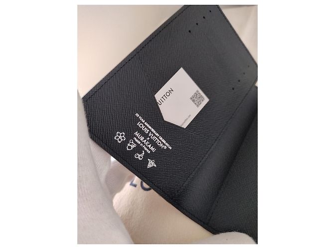 2025 Ed. Louis Vuitton x TM Funda de Pasaporte Takashi Murakami Negro Multicolor - vista 6