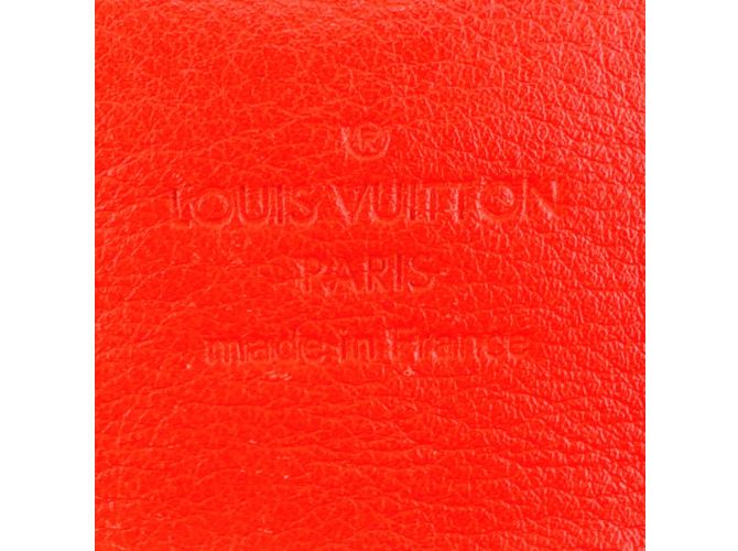 Cartera Larga Louis Vuitton en Cuero Mahina Corail Coral - vista 11