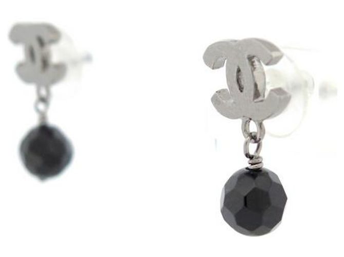 NUOVE ORECCHINI CHANEL LOGO CC E PERLA NERA METALLO ARGENTO - vista 2