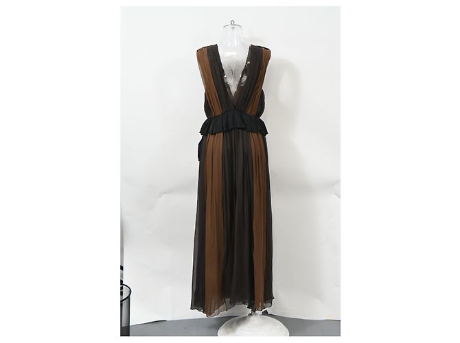 Vestido maxi plissado com decote profundo Chloé em chiffon de seda marrom e preto - vista 8