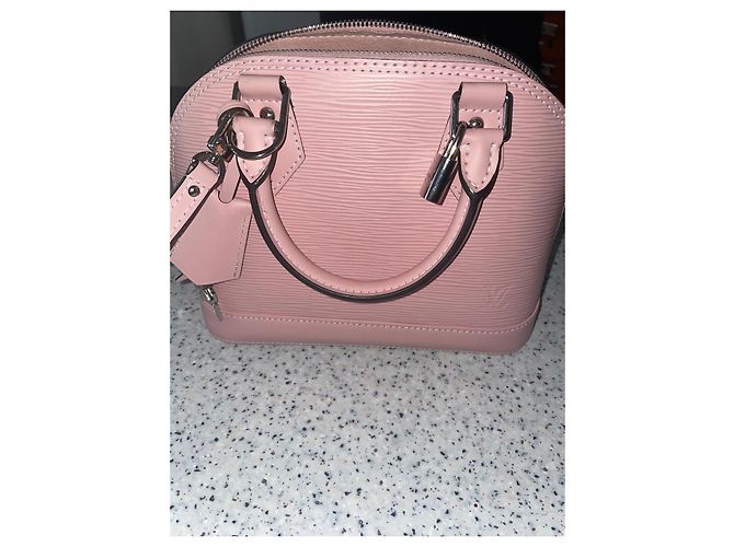 Borsa Louis Vuitton Alma BB in pelle epi rosa - vista 3