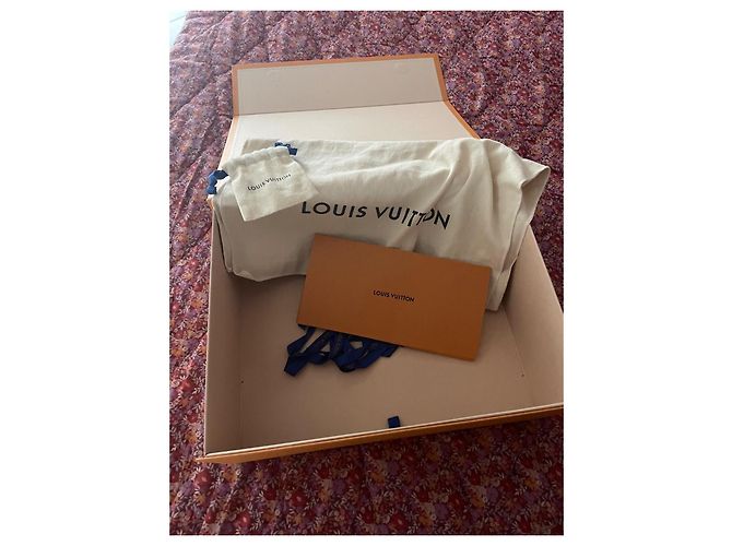 Borsa Louis Vuitton Alma BB in pelle epi rosa - vista 4