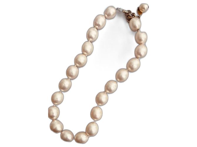 Chanel Pérolas Gold hardware - vista 2
