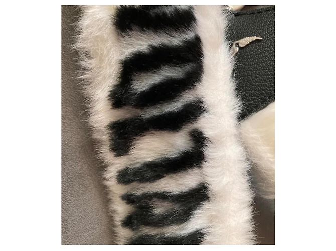 Zadig & Voltaire Schultergurt aus Kunstfell Weiß - Ansicht 4