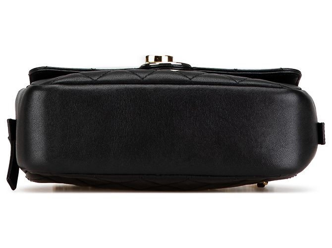 Camera Bolsa de câmera em couro de cordeiro matelassado preto CC da Chanel - vista 3