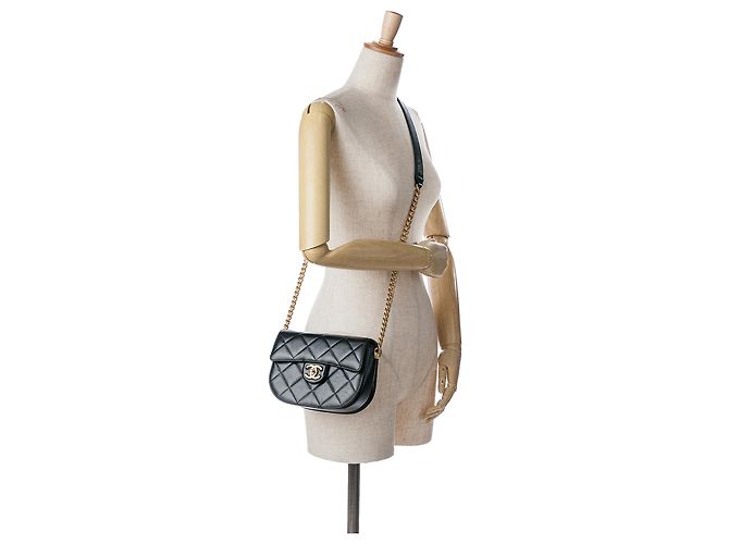 Chanel Messenger Rotondo in Pelle Trapuntata Nera CC Nero - vista 8