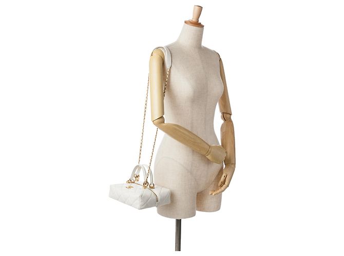 Chanel White Métiers d'Art CC Tasche aus gestepptem Lammleder mit Obergriff Weiß - Ansicht 9
