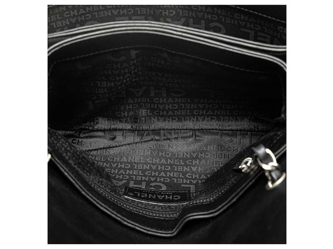 Borsa a spalla Chanel Black Choco Bar in pelle di vitello Camelia No. 5 CC Nero - vista 4