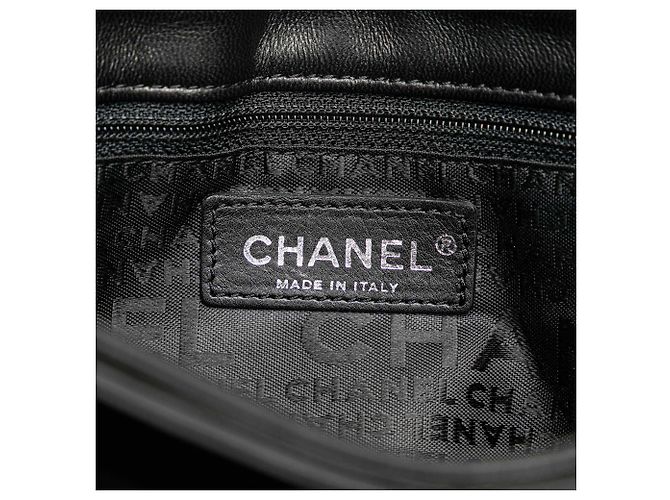 Borsa a spalla Chanel Black Choco Bar in pelle di vitello Camelia No. 5 CC Nero - vista 6