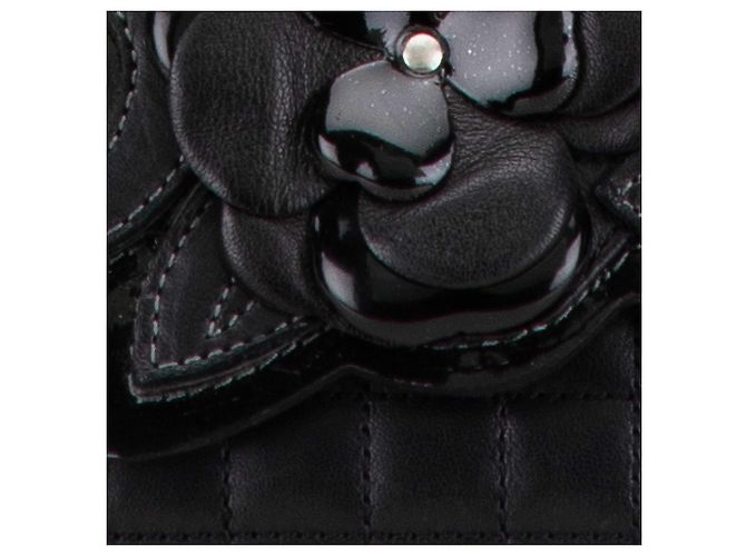 Borsa a spalla Chanel Black Choco Bar in pelle di vitello Camelia No. 5 CC Nero - vista 8