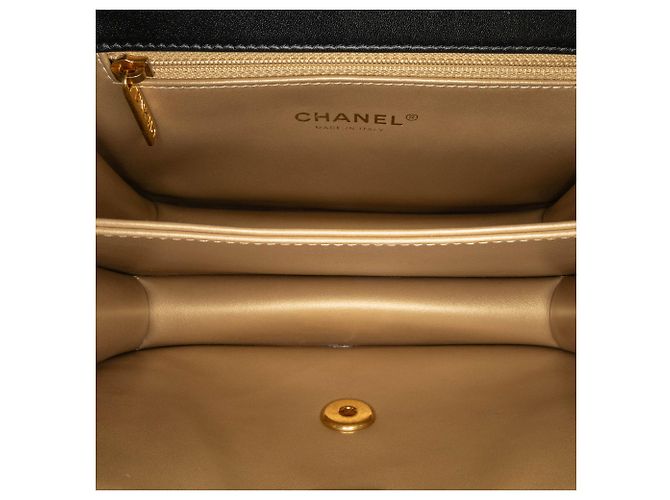 Bolsa transversal octogonal em couro de cordeiro acolchoado preto Chanel - vista 4