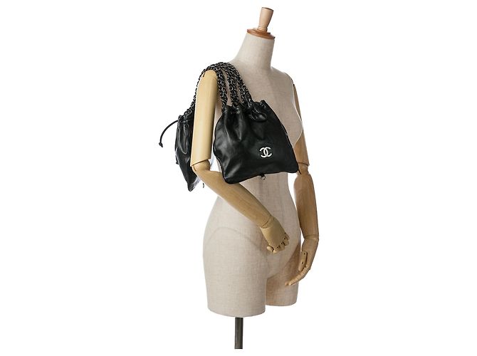 Chanel Black CC Handtasche aus Kalbsleder mit doppelter Kette Schwarz - Ansicht 9