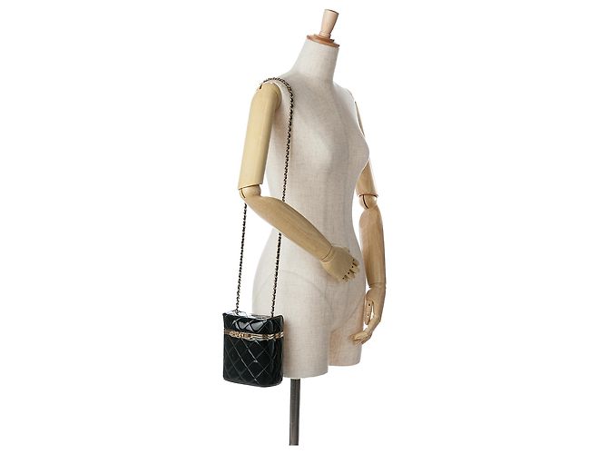 Vanity Custodia da trucco in pelle verniciata nera trapuntata con logo Chanel e catena Nero - vista 7