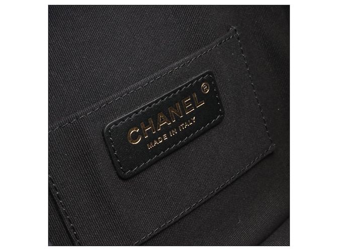Clutch redonda con cadena y logo ovalado de piel de cordero acolchada negra Chanel Negro - vista 4