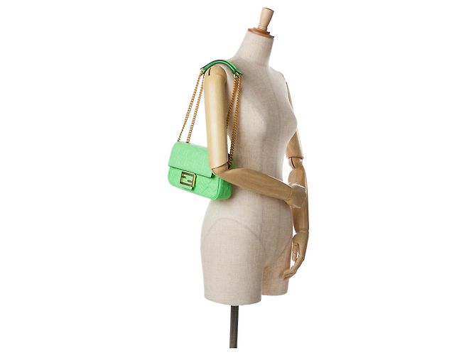 Fendi Baguette Midi em couro embutido Zucca verde com corrente Verde claro - vista 11