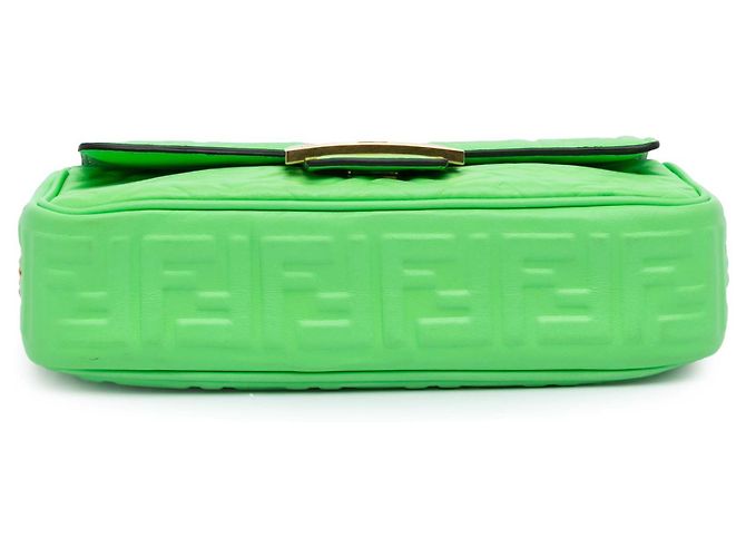 Fendi Baguette Midi em couro embutido Zucca verde com corrente Verde claro - vista 3