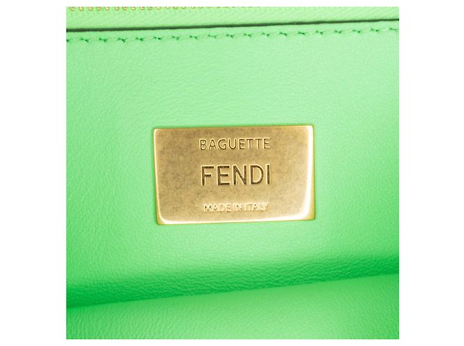 Fendi Baguette Midi em couro embutido Zucca verde com corrente Verde claro - vista 6