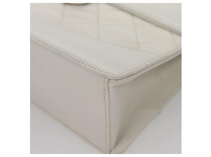 CHANEL Borsa a Spalla Matelassé in Pelle Bianca Oro CC Auth 107700 Bianco D'oro - vista 11