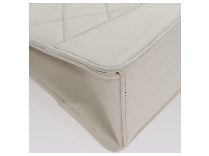 CHANEL Borsa a Spalla Matelassé in Pelle Bianca Oro CC Auth 107700 Bianco D'oro - vista 12