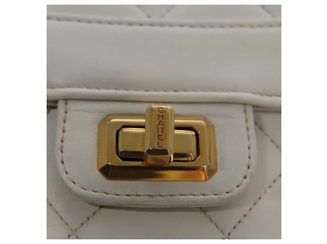 CHANEL Borsa a Spalla Matelassé in Pelle Bianca Oro CC Auth 107700 Bianco D'oro - vista 14