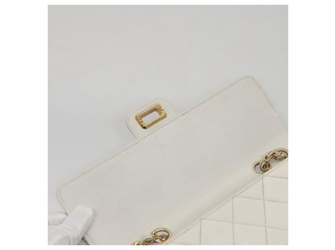 CHANEL Borsa a Spalla Matelassé in Pelle Bianca Oro CC Auth 107700 Bianco D'oro - vista 16