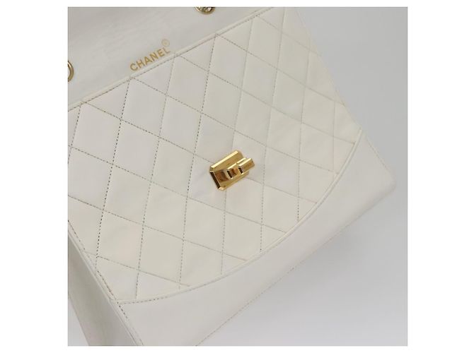 CHANEL Borsa a Spalla Matelassé in Pelle Bianca Oro CC Auth 107700 Bianco D'oro - vista 17