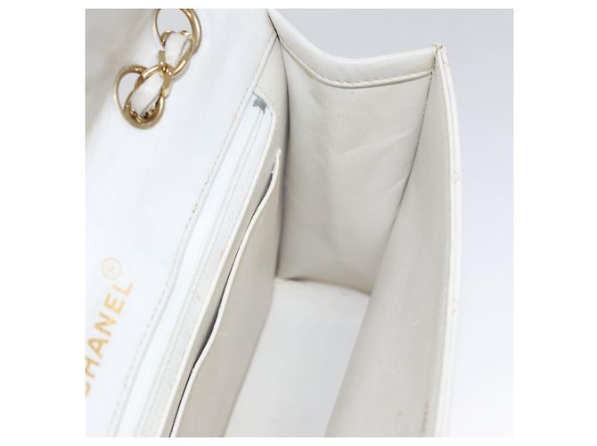 CHANEL Borsa a Spalla Matelassé in Pelle Bianca Oro CC Auth 107700 Bianco D'oro - vista 22
