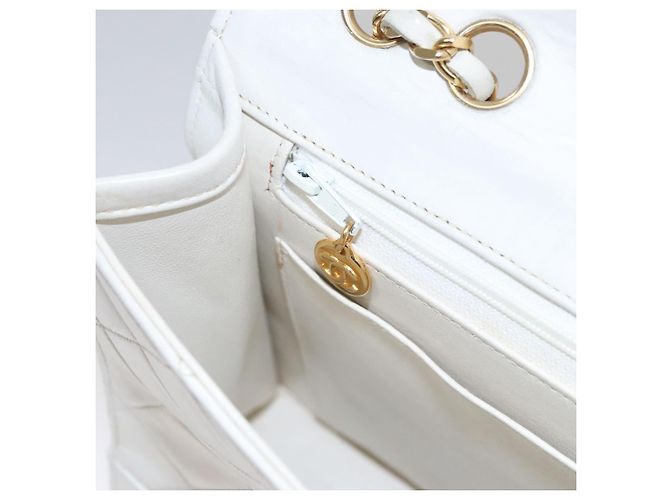 CHANEL Borsa a Spalla Matelassé in Pelle Bianca Oro CC Auth 107700 Bianco D'oro - vista 24