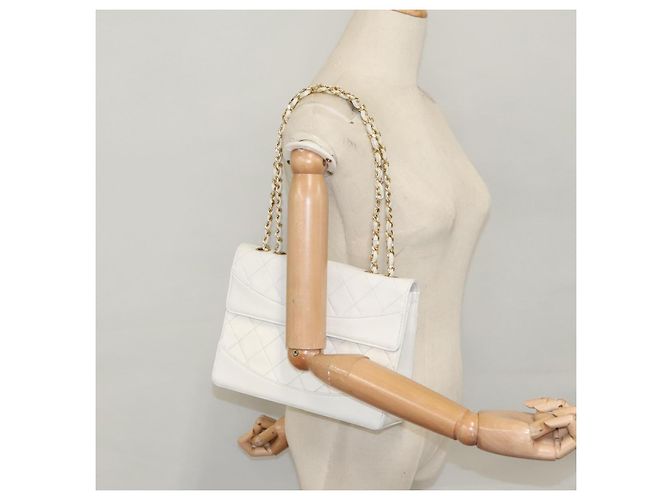 CHANEL Borsa a Spalla Matelassé in Pelle Bianca Oro CC Auth 107700 Bianco D'oro - vista 30