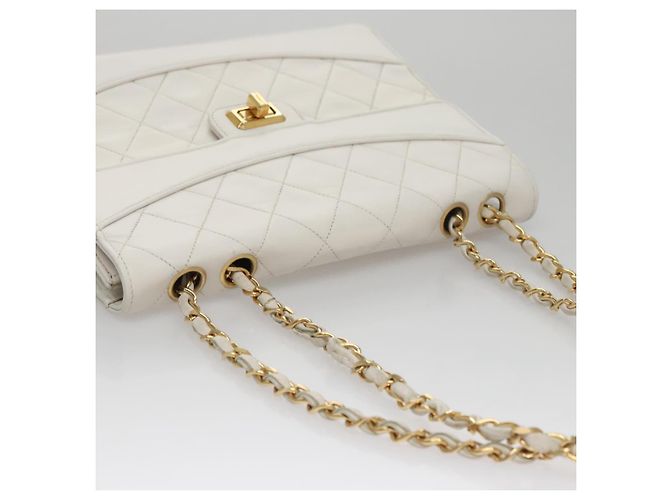 CHANEL Borsa a Spalla Matelassé in Pelle Bianca Oro CC Auth 107700 Bianco D'oro - vista 6
