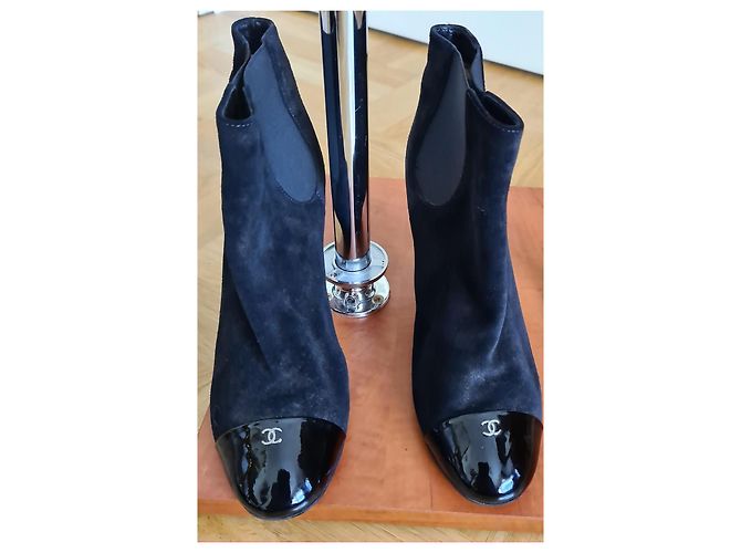 Botines Chanel de piel de ciervo negros tacón 10 cm - vista 3