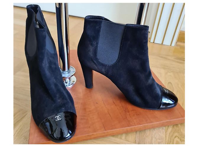 Botines Chanel de piel de ciervo negros tacón 10 cm - vista 4