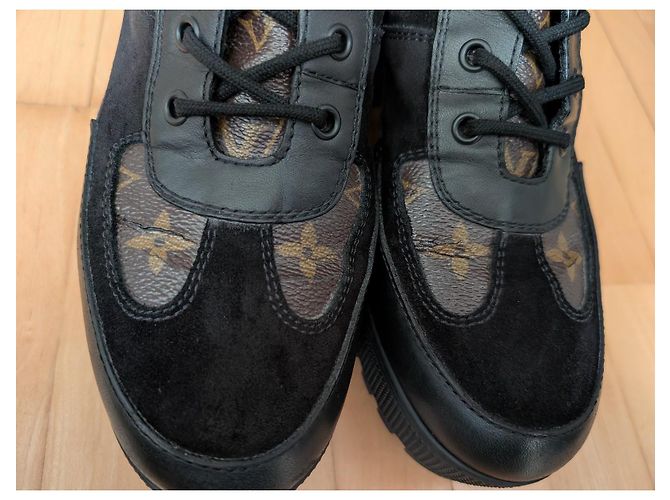 Louis Vuitton 1A4XY5 Laureate Desertboot Negro - vista 10