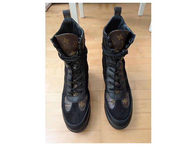 Louis Vuitton 1A4XY5 Laureate Desertboot Negro - vista 4