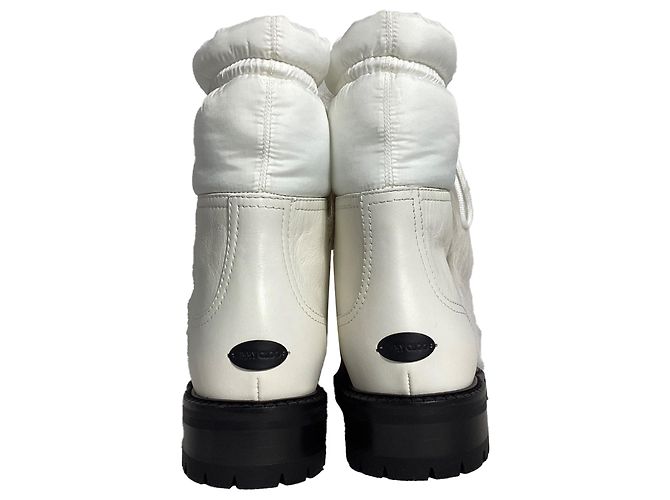 Botas de tobillo de cuero blanco con ribete de piel de Jimmy Choo Crudo - vista 3