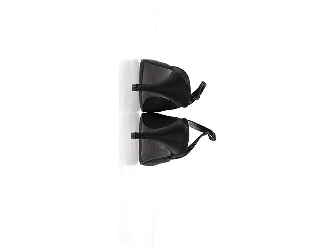 Timeless Zapatos slingback de tacón de aguja Chanel CC en satén negro - vista 11