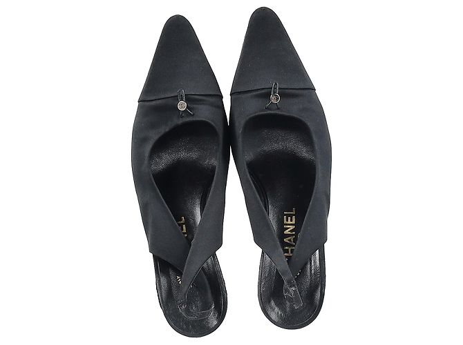 Timeless Zapatos slingback de tacón de aguja Chanel CC en satén negro - vista 3